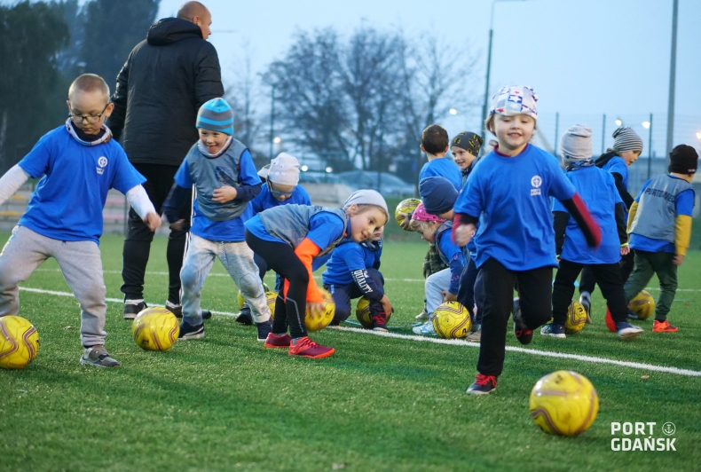 Port Gdańsk wspiera drużynę z Nowego Portu (foto, wideo) - GospodarkaMorska.pl