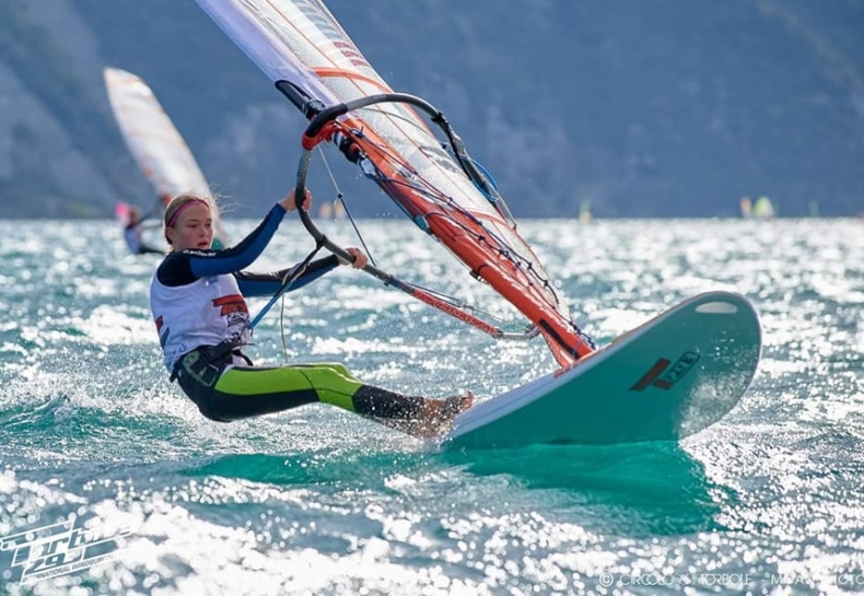 Sukces Marii Rudowicz nad Gardą w klasie Techno i Techno Wind Foil - GospodarkaMorska.pl