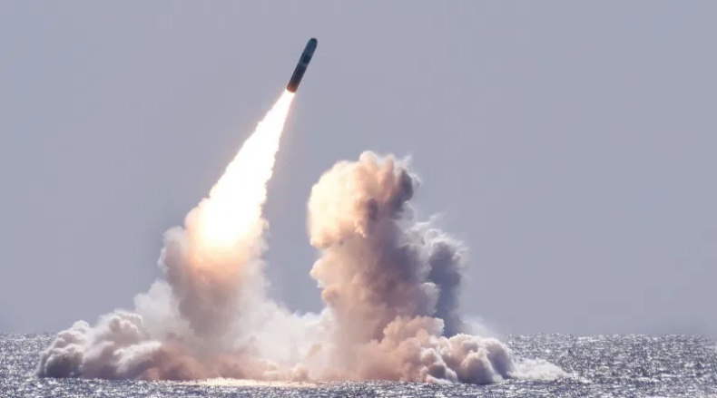 Korea Płn. buduje dwa nowe okręty podwodne - jeden zdolny do ataków jądrowych - GospodarkaMorska.pl