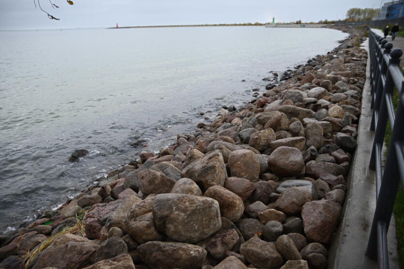 Nowy Port. Nabrzeże naprawione, można już spacerować w kierunku Falochronu Zachodniego - GospodarkaMorska.pl