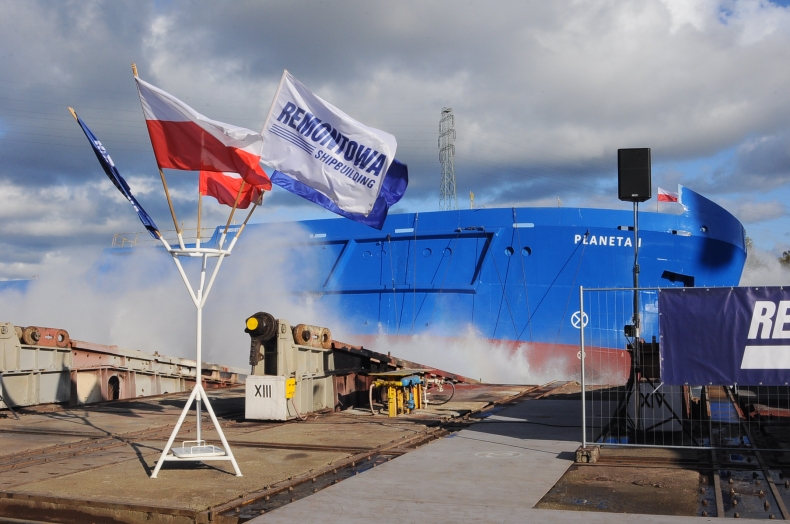 Uroczystość chrztu i podniesienia bandery na „Planecie I”  - GospodarkaMorska.pl