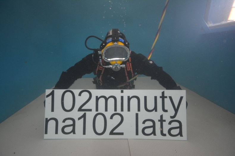 102 minuty na 102 lata - nurkowanie dla Niepodległej - GospodarkaMorska.pl