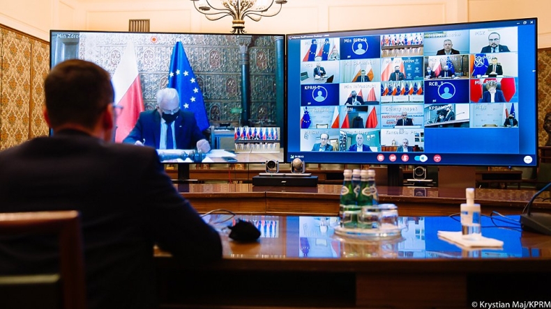 Premier: liczba zakażeń zaczęła spadać; obecnie nie ma potrzeby narodowej kwarantanny - GospodarkaMorska.pl