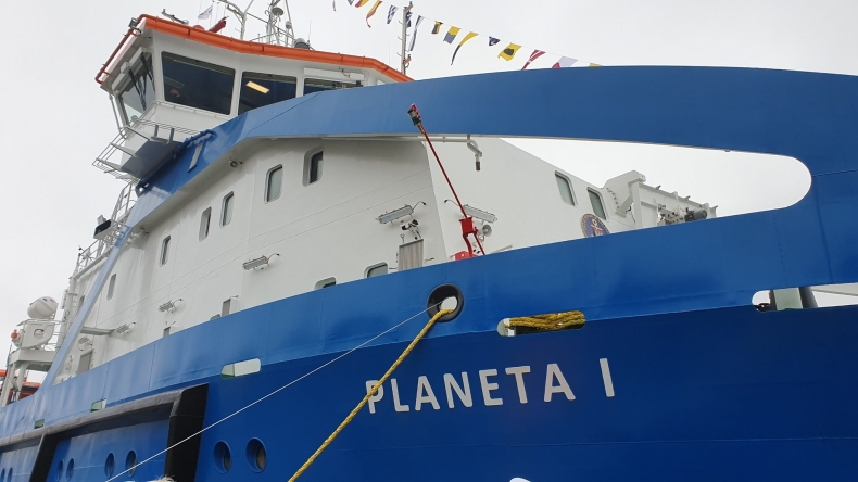 Chrzest i podniesienie bandery na „Planecie I” (wideo) - GospodarkaMorska.pl