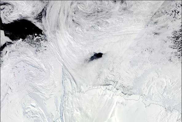 Znamy prawdopodobną przyczynę powstawania wielkich dziur w lodzie na Antarktydzie - GospodarkaMorska.pl