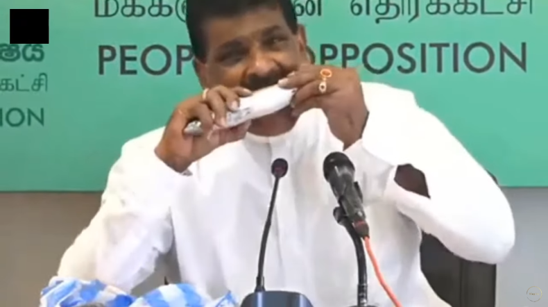 Były minister Sri Lanki ugryzł podczas konferencji surową rybę aby zachęcić do kupowania ryb  - GospodarkaMorska.pl