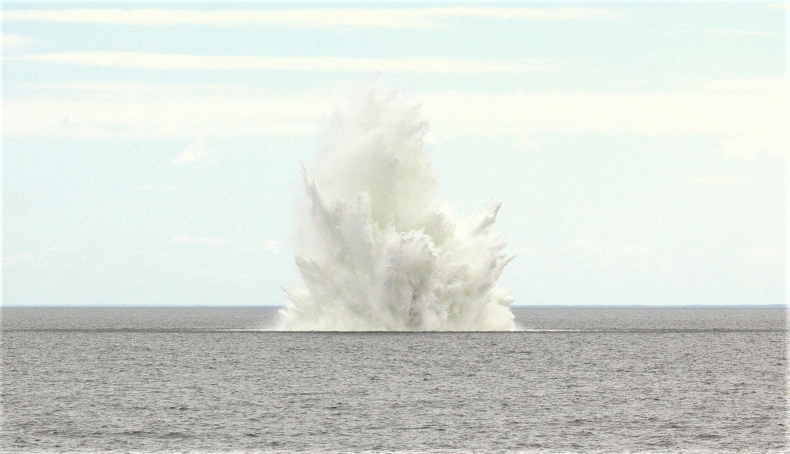 Niewybuchy z Przekopu Mieleńskiego w Szczecinie usunięte - GospodarkaMorska.pl