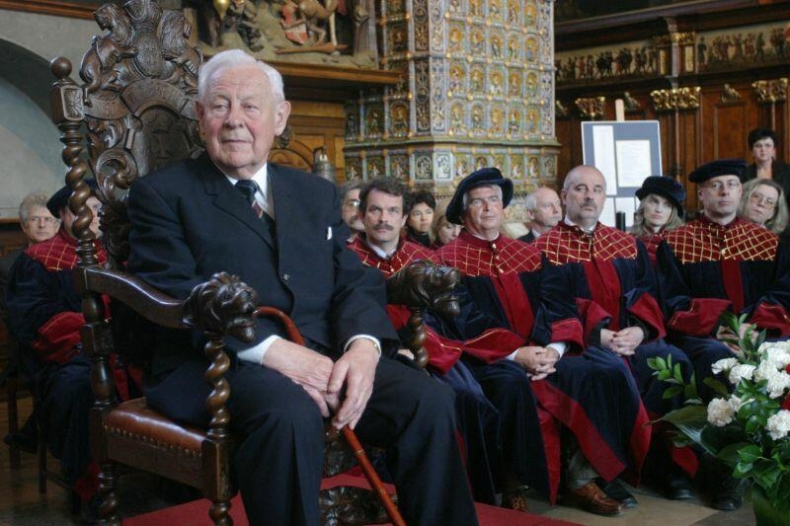 Jerzy Doerffer, nestor polskiego okrętownictwa, patronem nowoczesnego gdańskiego tramwaju - GospodarkaMorska.pl