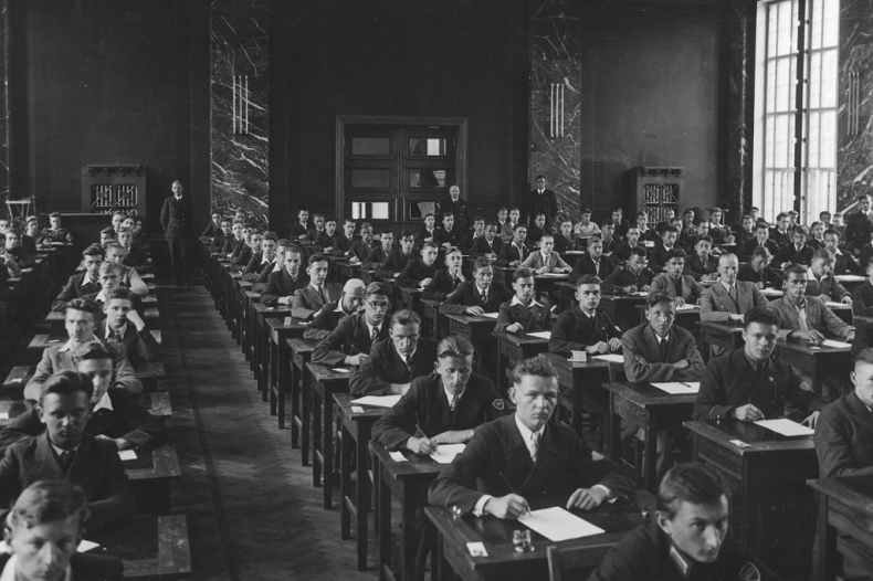 Opowiedz razem z nami historię Uniwersytetu Morskiego w Gdyni  - GospodarkaMorska.pl