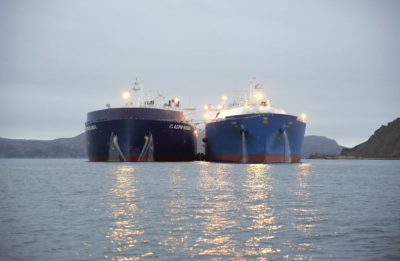 Rosyjski Novatek rozpoczął przeładunki LNG ze statku na statek w Murmańsku - GospodarkaMorska.pl
