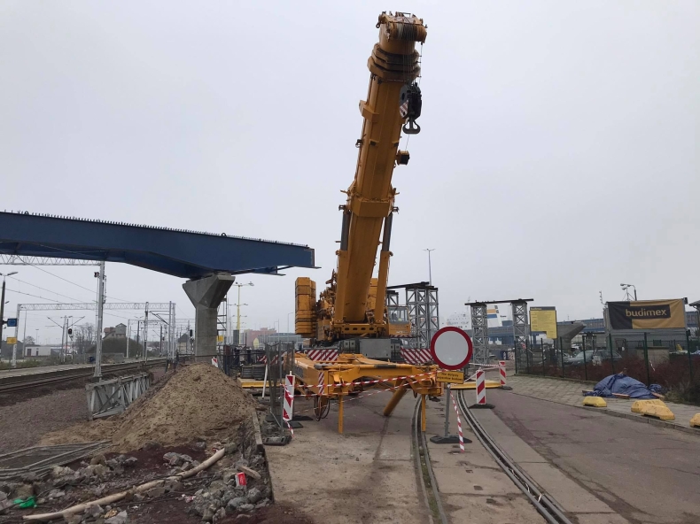 Pierwsze przęsło nowej estakady na terminalu promowym w Świnoujściu - GospodarkaMorska.pl