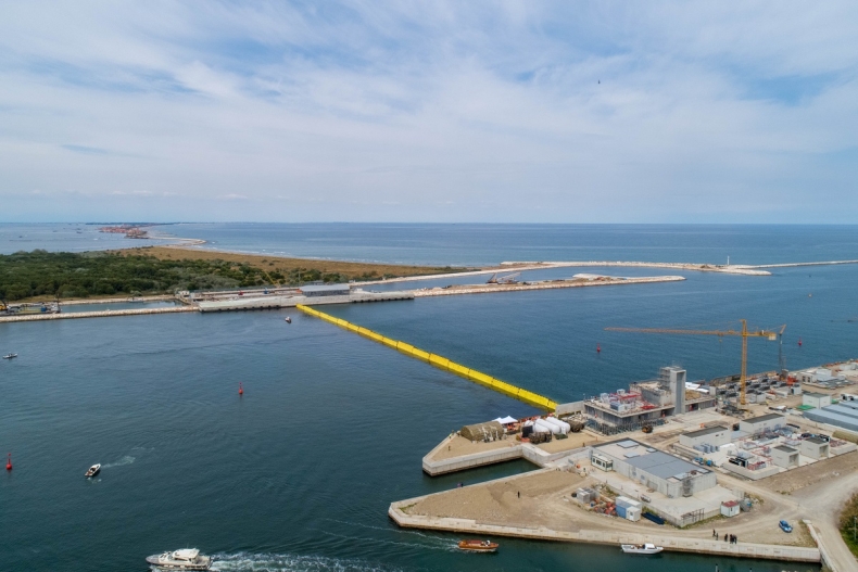 System zapór ponownie uchronił Wenecję przed zalaniem - GospodarkaMorska.pl