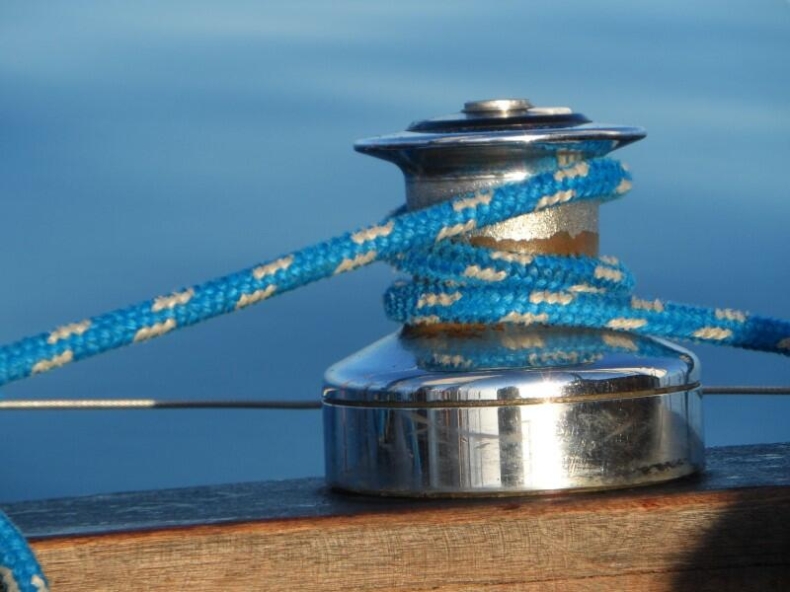 „Dmuchnij w żagle”, aby dziewięć kobiet, które doświadczyły przemocy mogło wyruszyć w rejs - GospodarkaMorska.pl