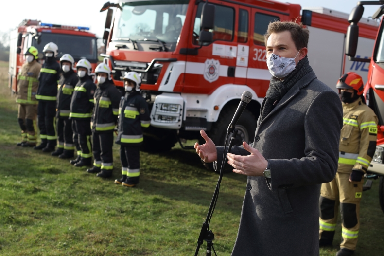 Nowe wozy strażackie dla OSP z Wyspy Sobieszewskiej - GospodarkaMorska.pl