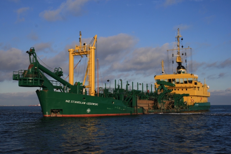 PRCiP Sp. z o.o. - największe przedsiębiorstwo pogłębiarskie w Polsce - życzy wszystkim Wesołych Świąt! - GospodarkaMorska.pl