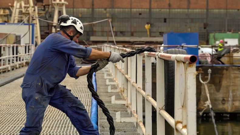 Premier: tarcze finansowe ochroniły miejsca pracy - GospodarkaMorska.pl