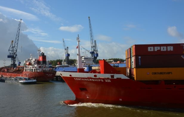 Port Rotterdam szuka nowych korytarzy handlowych do transportu wodoru - GospodarkaMorska.pl
