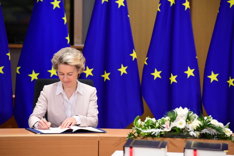 Michel i von der Leyen podpisali umowę o handlu między UE a Wielką Brytanią - GospodarkaMorska.pl