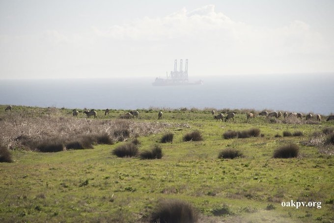 Gigantyczne suwnice płyną do Portu Oakland - GospodarkaMorska.pl