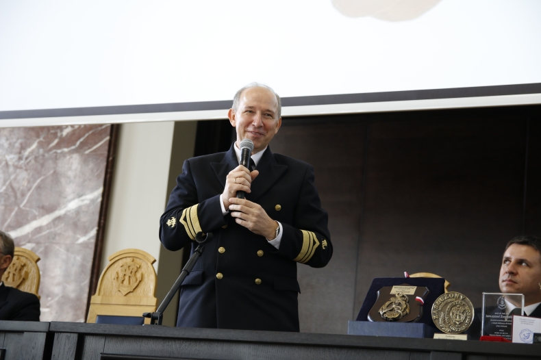 Profesor Górecki: „Rozwijamy zagadnienia, w których nikt nas nie ogranicza” (wideo wywiad) - GospodarkaMorska.pl