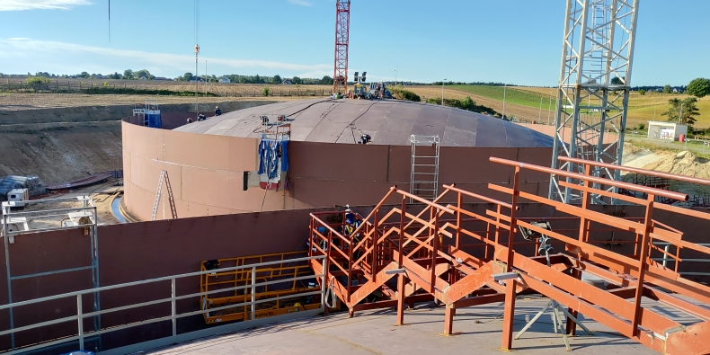 Próby wytrzymałościowe zbiorników PERN w Dębogórzu  - GospodarkaMorska.pl