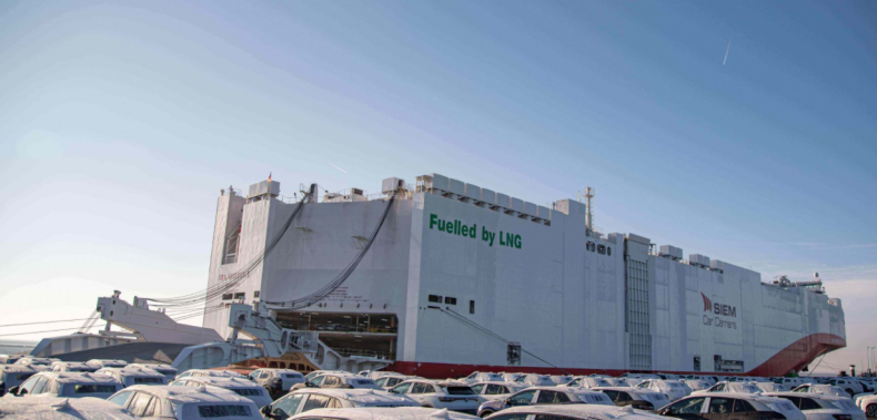 Drugi samochodowiec zasilany LNG dołączył do floty Siem Car Carriers  - GospodarkaMorska.pl