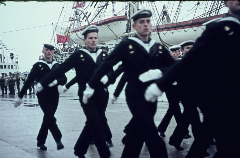 Historia Uniwersytetu Morskiego w Gdyni opowiedziana zdjęciami  - GospodarkaMorska.pl