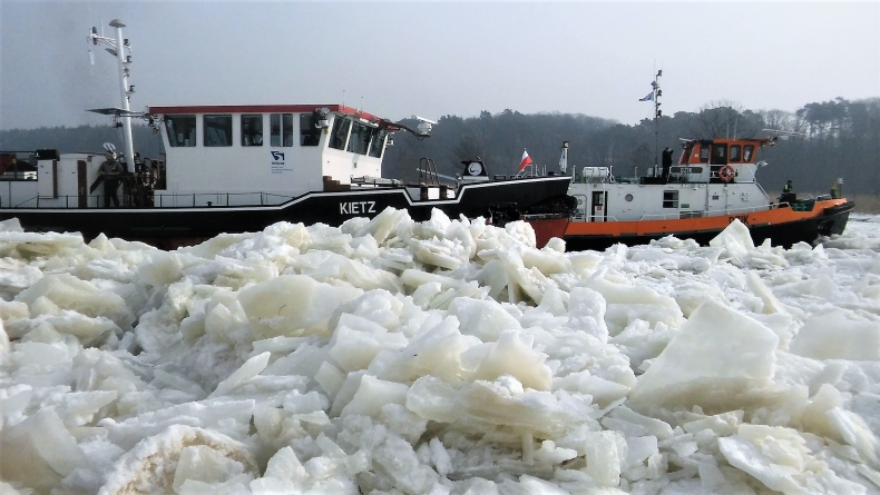 Wisła w rejonie Kępy Polskiej przekroczyła stan alarmowy - do akcji ruszyły lodołamacze - GospodarkaMorska.pl