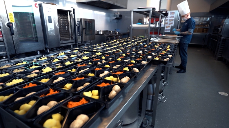 Port Gdańsk pomaga medykom z Pomorza i seniorom (wideo) - GospodarkaMorska.pl