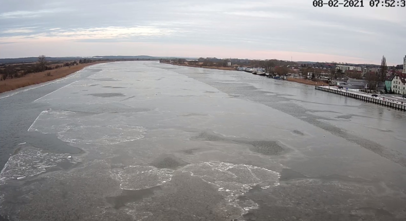 Zjawiska lodowe na Szczecińskim Węźle Wodnym i zamknięcie żeglugi - GospodarkaMorska.pl