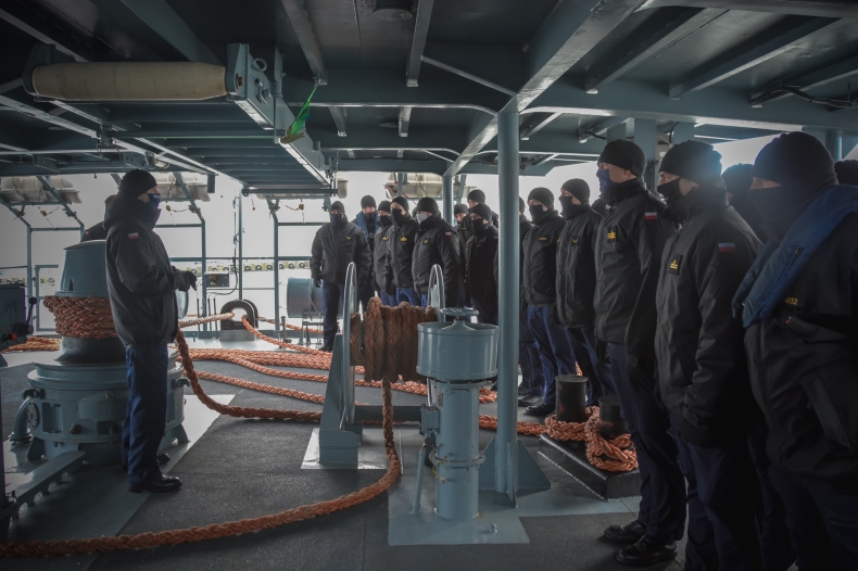 Zimowe praktyki na ORP Wodnik  - GospodarkaMorska.pl