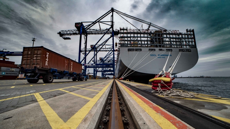 Morawiecki: mamy ogromny deficyt w handlu z Chinami - GospodarkaMorska.pl