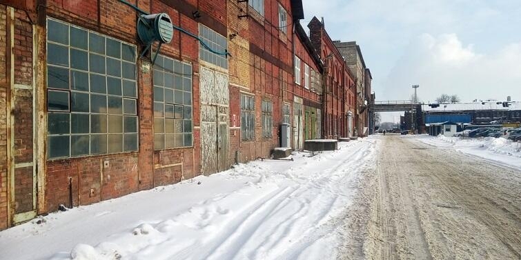 Zwiedzaj stocznię z pasjonatami historii  - GospodarkaMorska.pl