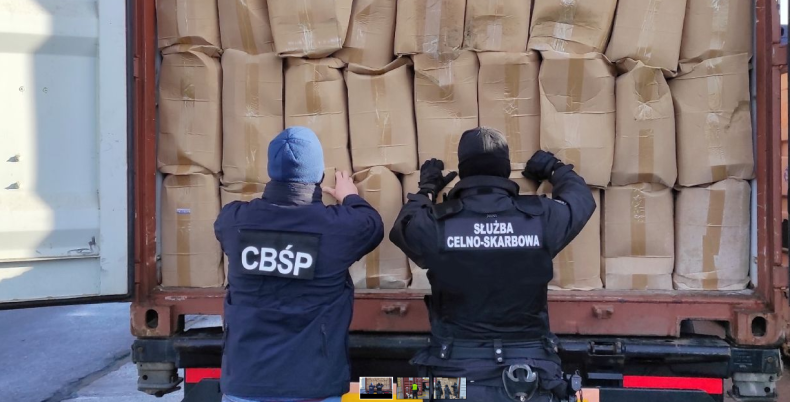 Gdynia: Nielegalne papierosy w kontenerze z Bangladeszu - GospodarkaMorska.pl