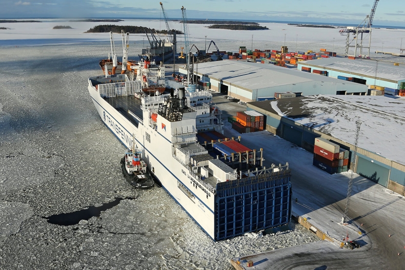 Timca na mieliźnie. Problemem zalodzone wody? - GospodarkaMorska.pl