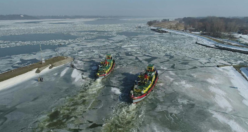 Wody Polskie: lodołamacze przebiły się przez najtrudniejszy odcinek zatoru lodowego na Wiśle - GospodarkaMorska.pl