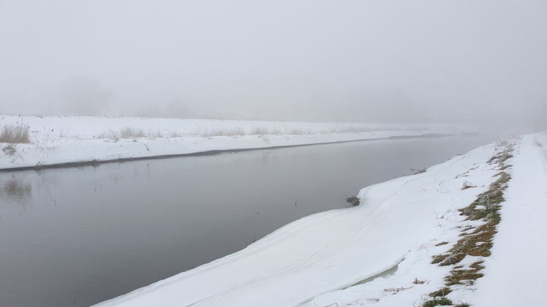 Wisła w Wyszogrodzie już poniżej stanu alarmowego - lodołamacze pod Dobrzykowem - GospodarkaMorska.pl