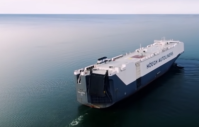 Eksplozja na samochodowcu w rejonie Omanu - GospodarkaMorska.pl