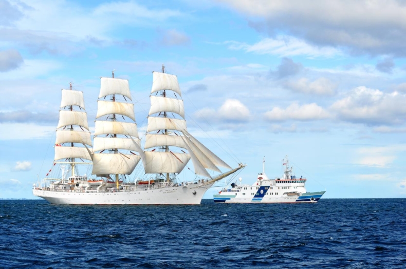 Pierwsze wyjście Daru Młodzieży i Horyzontu na praktyki  - GospodarkaMorska.pl