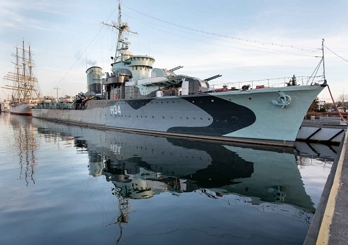 Holowanie ORP Błyskawica do stoczni - konkurs na zdjęcie - GospodarkaMorska.pl