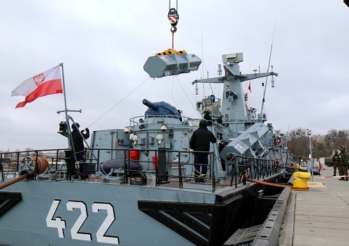 Ćwiczenia załadunku rakiet  - GospodarkaMorska.pl