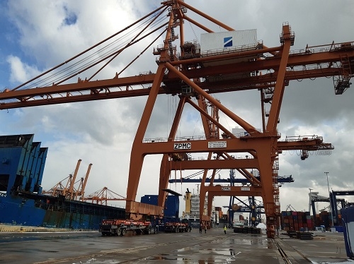 Wyładunek stali w Gdynia Container Terminal (GTC) - GospodarkaMorska.pl