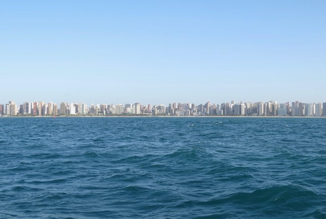 Poziom morza wzrasta kilka razy szybciej w miejscach gęsto zaludnionych - GospodarkaMorska.pl