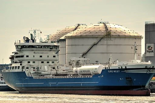 VLCC dostarczą olej napędowy do Europy i Afryki  - GospodarkaMorska.pl