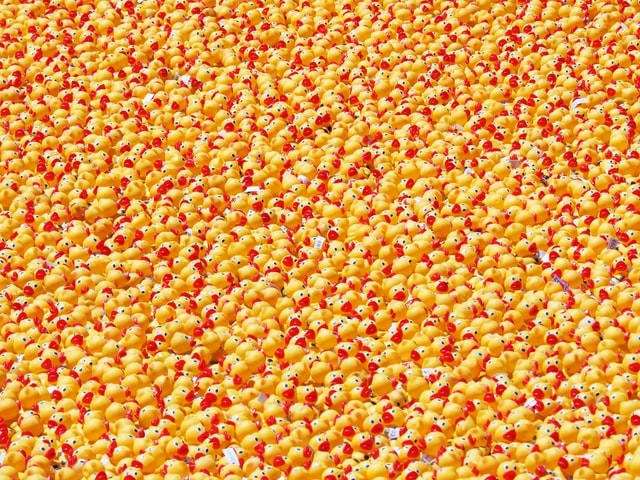 Inny kontenerowiec armatora Ever Given zgubił 30 lat temu w oceanie tysiące plastikowych kaczek - GospodarkaMorska.pl