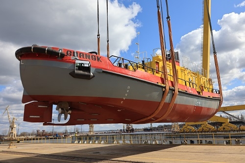 Wodowanie lodołamacza "Nerpa" w MSR Gryfia - GospodarkaMorska.pl
