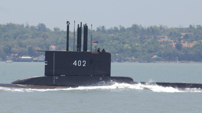 Indonezja: Służby zintensyfikowały poszukiwania zaginionego okrętu, ale czasu jest mało - GospodarkaMorska.pl