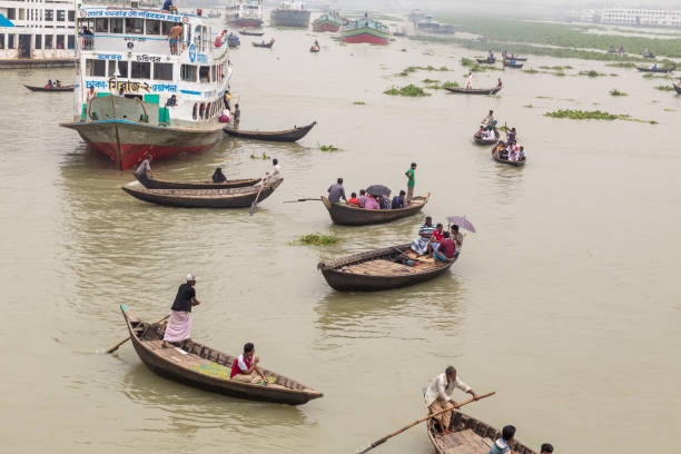 Bangladesz: 25 osób zginęło w zderzeniu łodzi z barką - GospodarkaMorska.pl