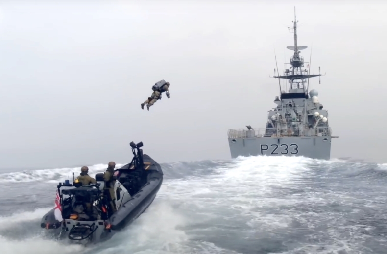 Royal Navy testuje odrzutowy kombinezon na otwartym morzu [wideo] - GospodarkaMorska.pl
