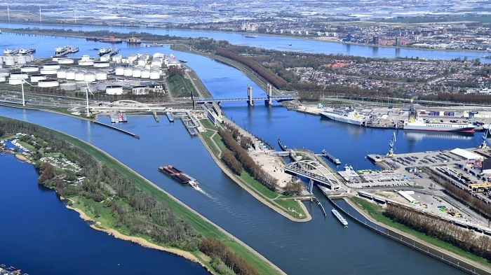 UE przyznaje prawie 25 milionów euro na „projekt zielonego portu” w Rotterdamie - GospodarkaMorska.pl